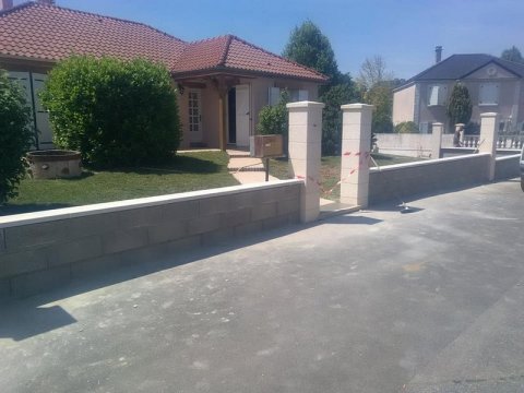 Entreprise de maçonnerie pour construction de mur de clôture en parpaing à Romilly-sur-Seine